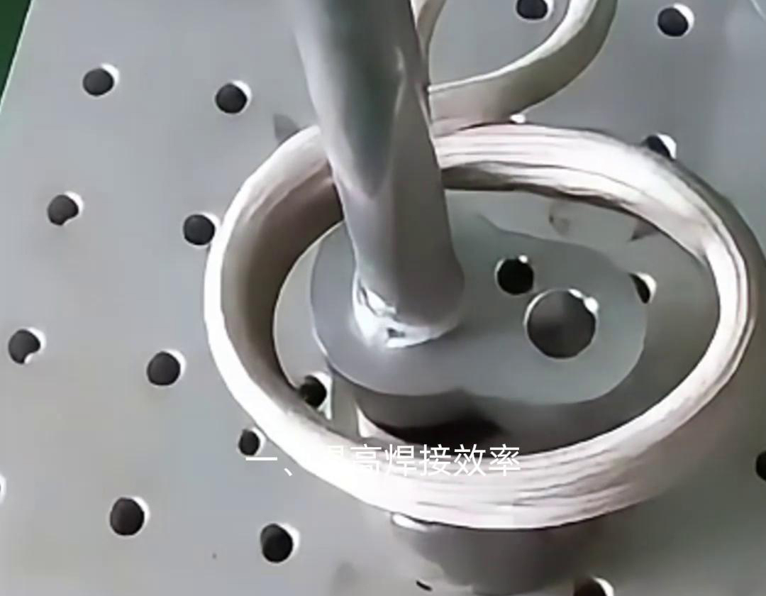 鋁件焊接設備中，手持式高頻焊機是一種適用于鋁管焊接的高效、便捷的焊接工具