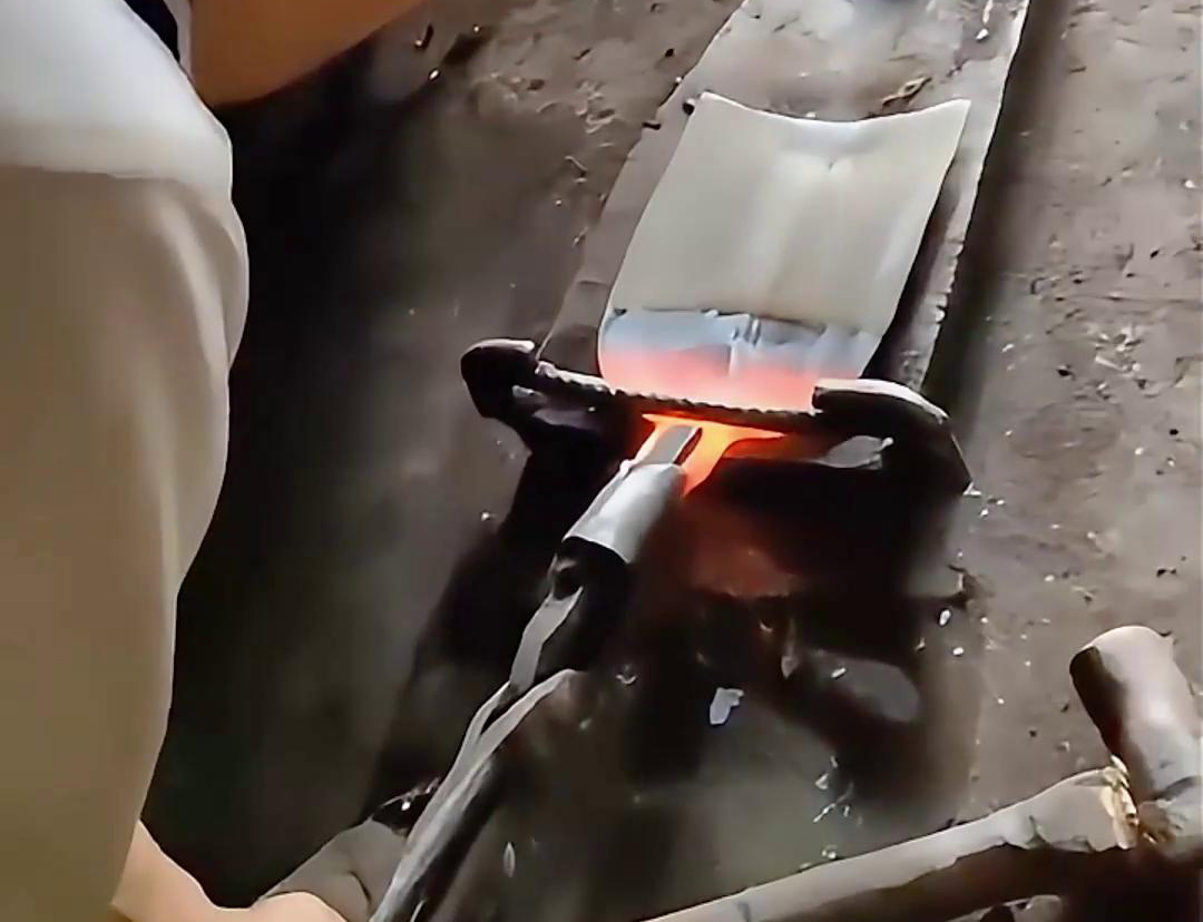 超音頻感應(yīng)加熱設(shè)備在金屬退火處理，尤其是鐵匠加熱淬火退火工藝中的應(yīng)用