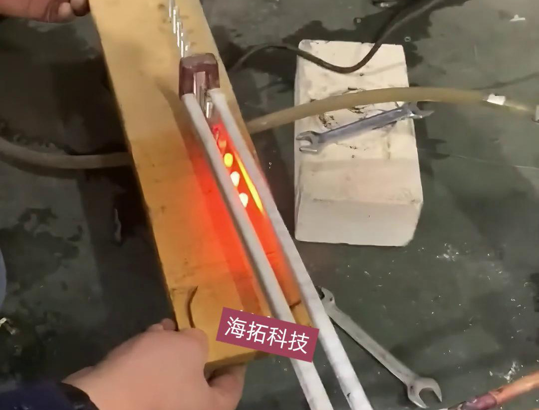 6mm端頭在線退火，采用高頻加熱機配合自動輸送帶實現(xiàn)均勻加熱退火