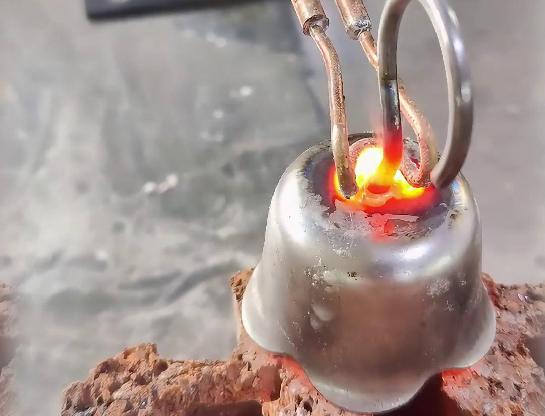 超高頻焊接機(jī)應(yīng)用于銅、鐵、鋁等各類同種或異種金屬材料的焊接