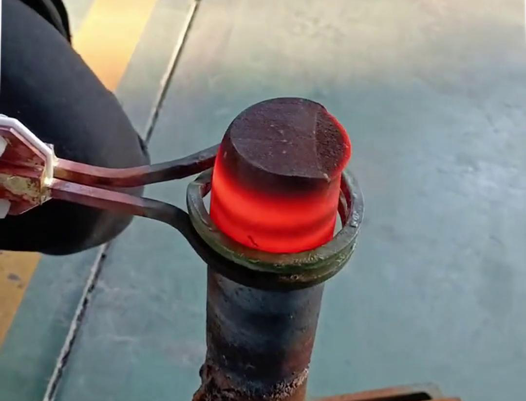 海拓手持式高頻加熱機(jī)，加熱實(shí)心棒料真有一手！