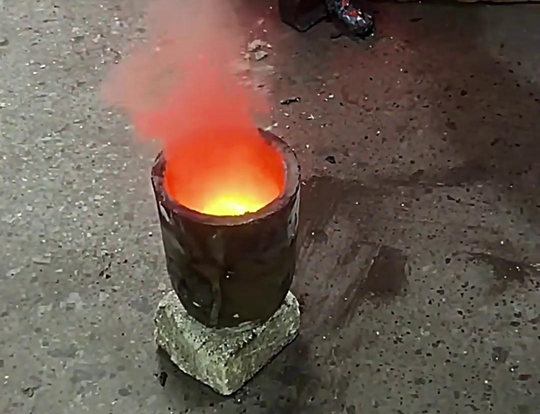 海拓中高頻感應(yīng)加熱熔煉爐，小型金屬加工工廠的得力伙伴