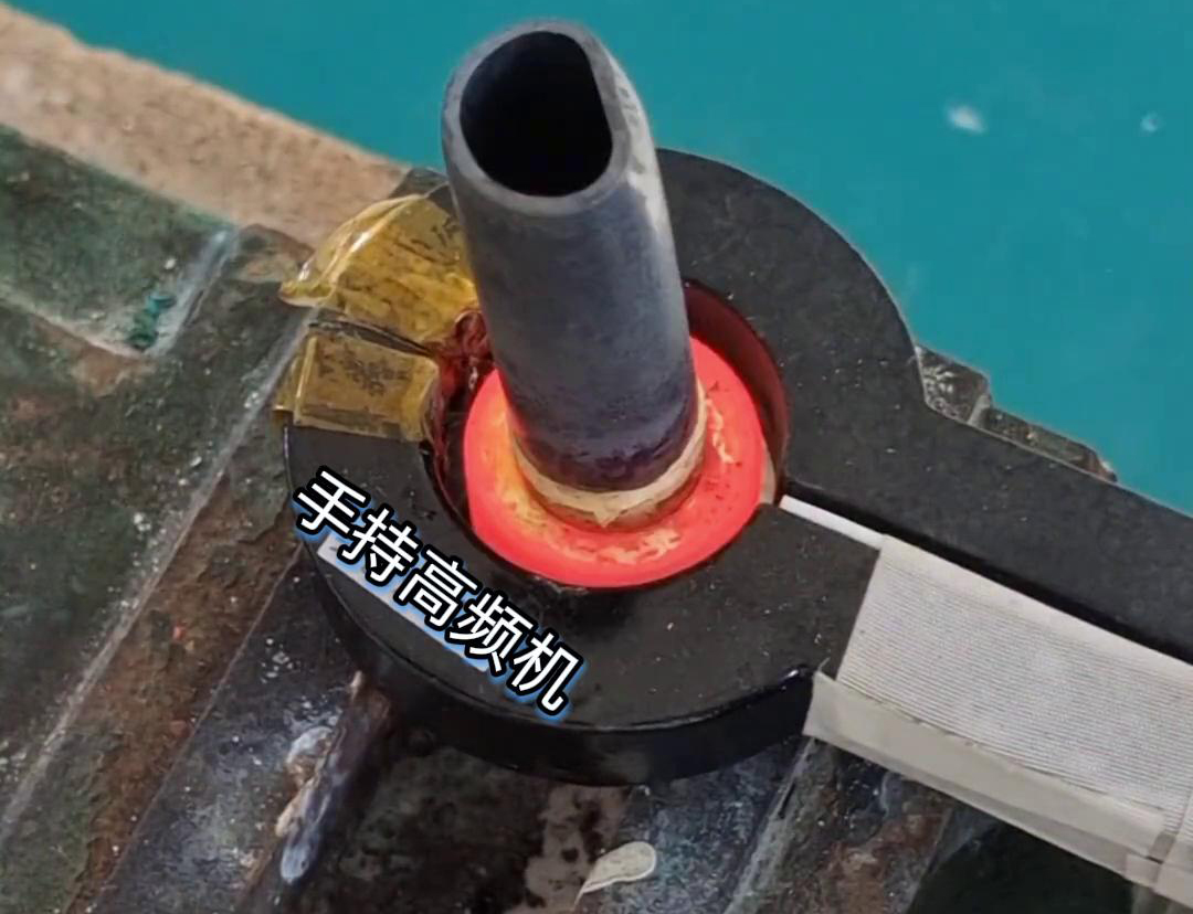 手持式高頻焊接機(jī)具有焊接速度快、焊接質(zhì)量高、操作簡(jiǎn)單等優(yōu)點(diǎn)