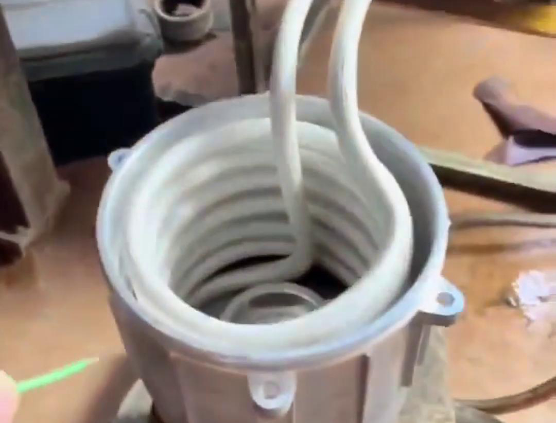 使用高頻機(jī)進(jìn)行電機(jī)熱套的優(yōu)點(diǎn)在于加熱速度快、溫度控制準(zhǔn)確、對材料影響小等