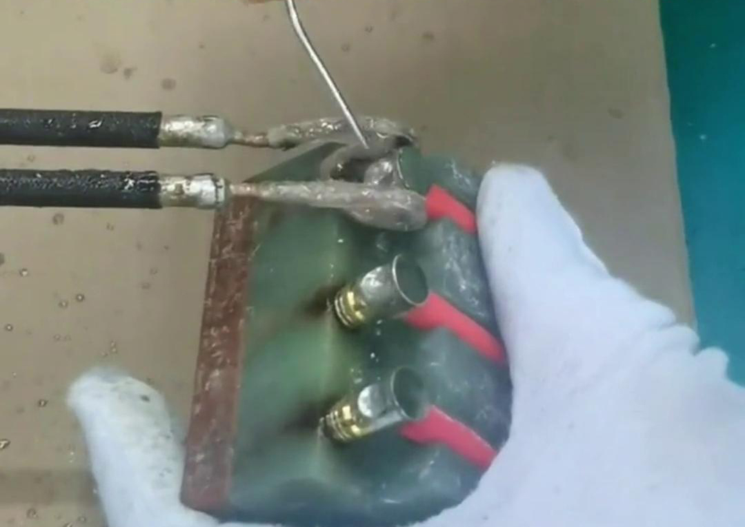 采用超高頻釬焊電線與銅端子的釬焊，這樣有效保障了其品質(zhì)，杜絕了虛焊假焊等因素