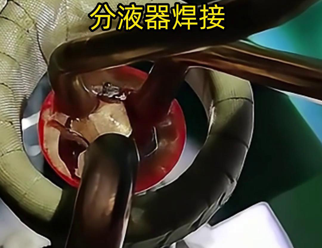 分液器銅管的高頻焊接是一種利用高頻電流在工件中產(chǎn)生熱效應(yīng)，使接觸部位熔化，形成永久連接的工藝