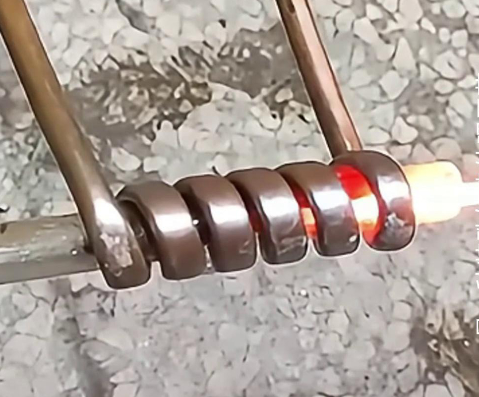 2.0鈦絲超高頻在線退火是一種特殊的熱處理工藝，用于改善鈦絲的性能和結(jié)構(gòu)