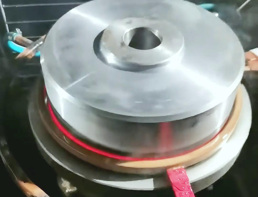 自動化淬火機床的應(yīng)用有助于企業(yè)提高生產(chǎn)效率、降低成本、提升產(chǎn)品質(zhì)量