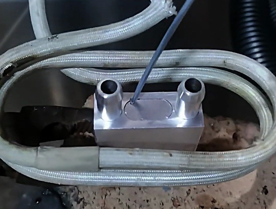 使用高頻焊機(jī)焊接鋁件，那么焊接鋁件就像喝水一樣簡(jiǎn)單，簡(jiǎn)單到有手就會(huì)